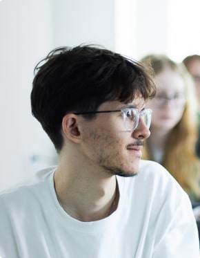 Максим Романов